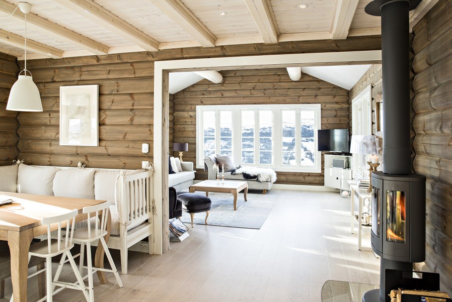 Интерьер белые бревна коттедж