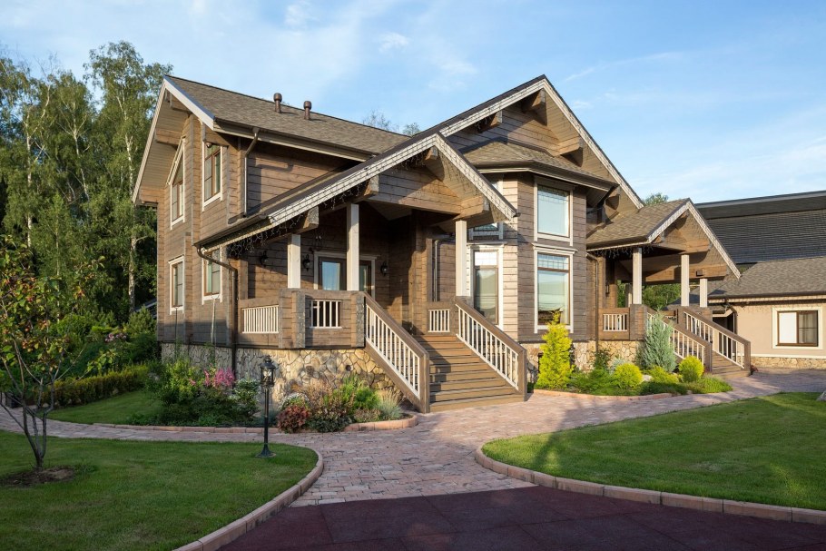 Красивые фасады деревянных домов