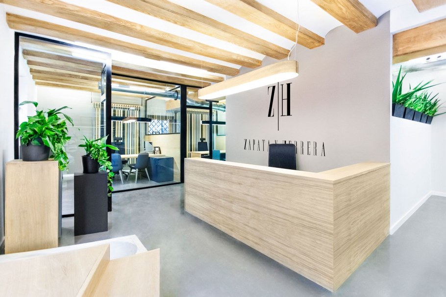 Бруски в интерьере офиса