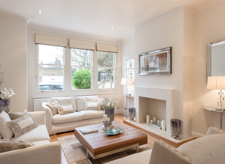 Уютная белая гостиная