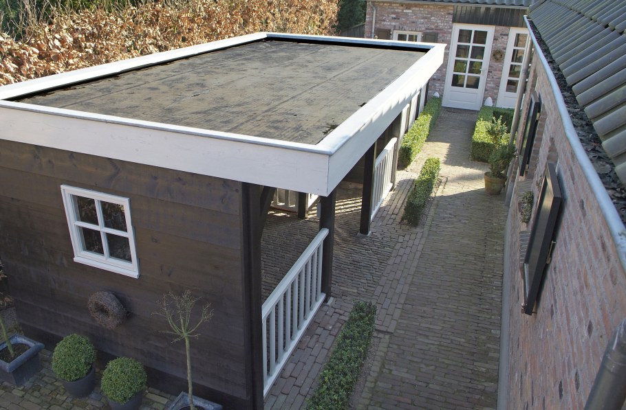 Плоская крыша с выносом