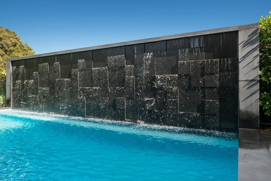 Настенный водопад