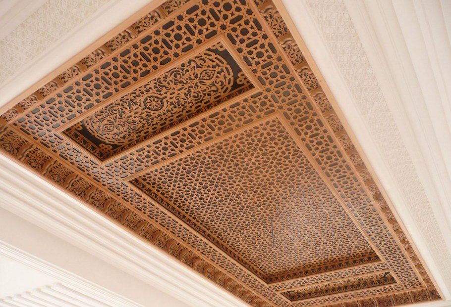 Декоративный потолок из гипсокартона с подсветкой