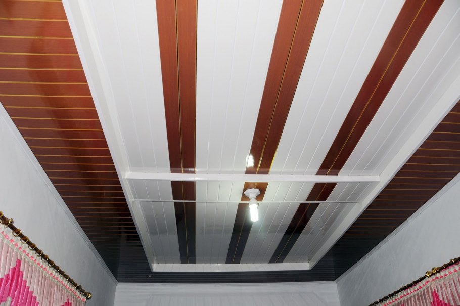 Декор пластикового потолка