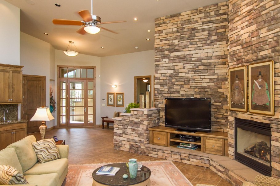 Отделка кухни под кирпич