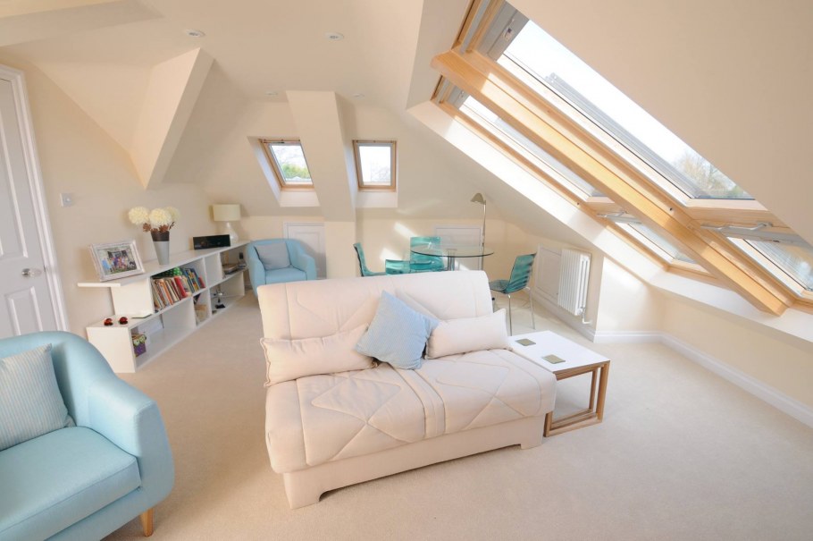 Интерьер спальни на мансарде