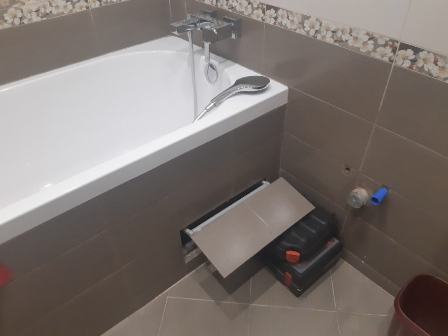 Доступ к сливу ванной