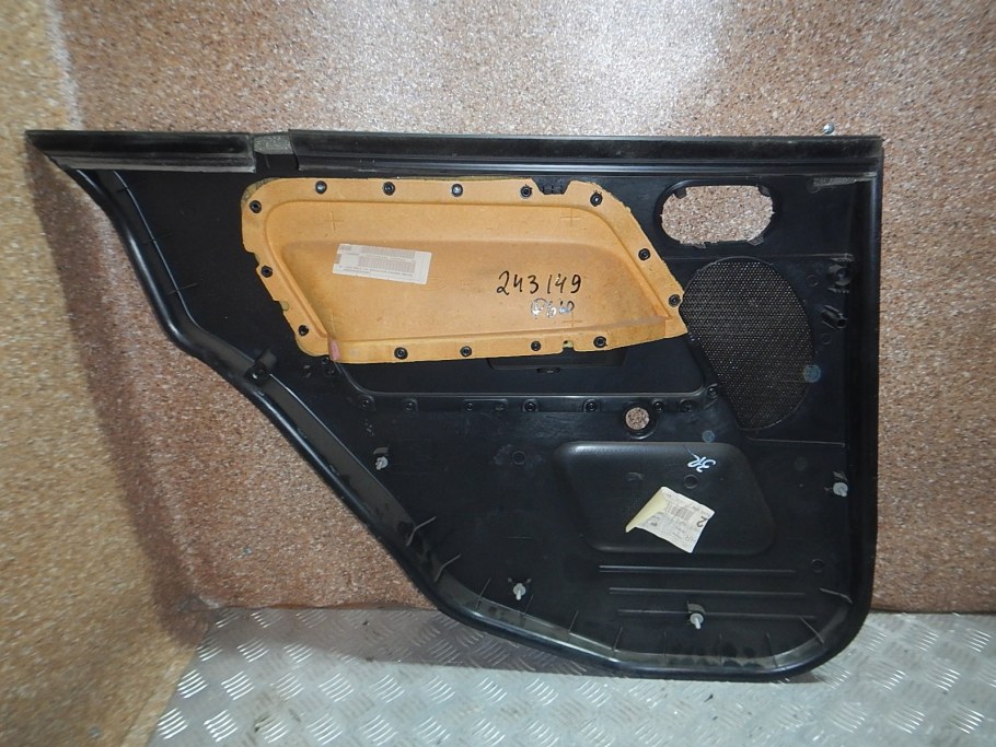 Внутренние обшивки двери Ford Fusion