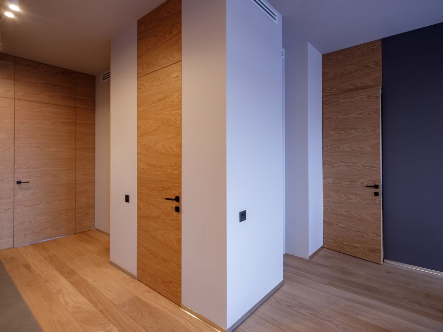 Двери с панелями до потолка