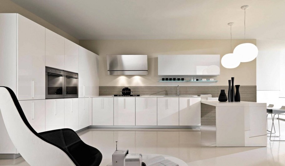 Бежевая глянцевая кухня