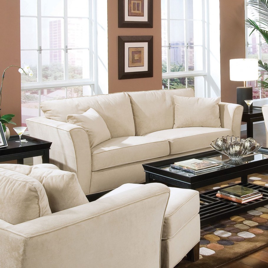 Кремовый диван в интерьере