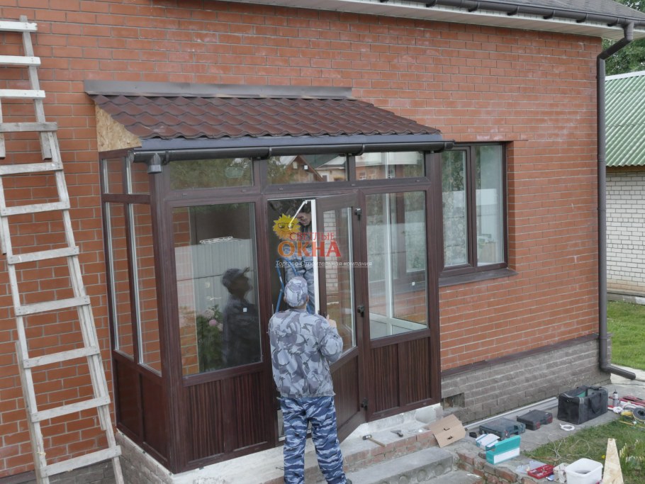Тамбур из пластика в частном доме