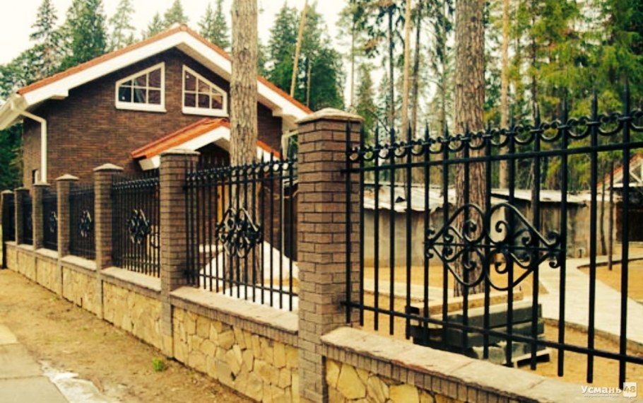 Забор в загородном доме