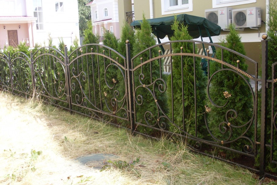 Ограждение палисадника забор ковка