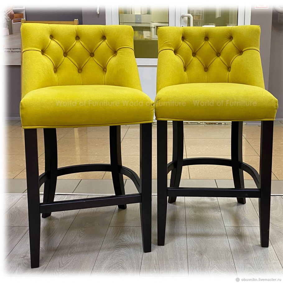 Полубарный стул с каретной стяжкой