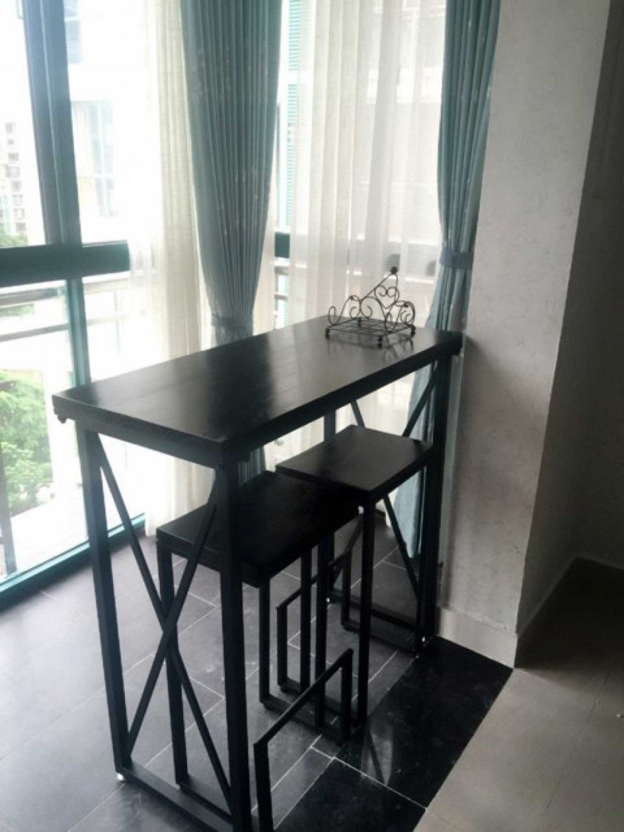 Барная стойка на металлическом каркасе