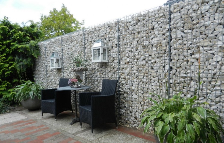 Стены заборы модные из камней