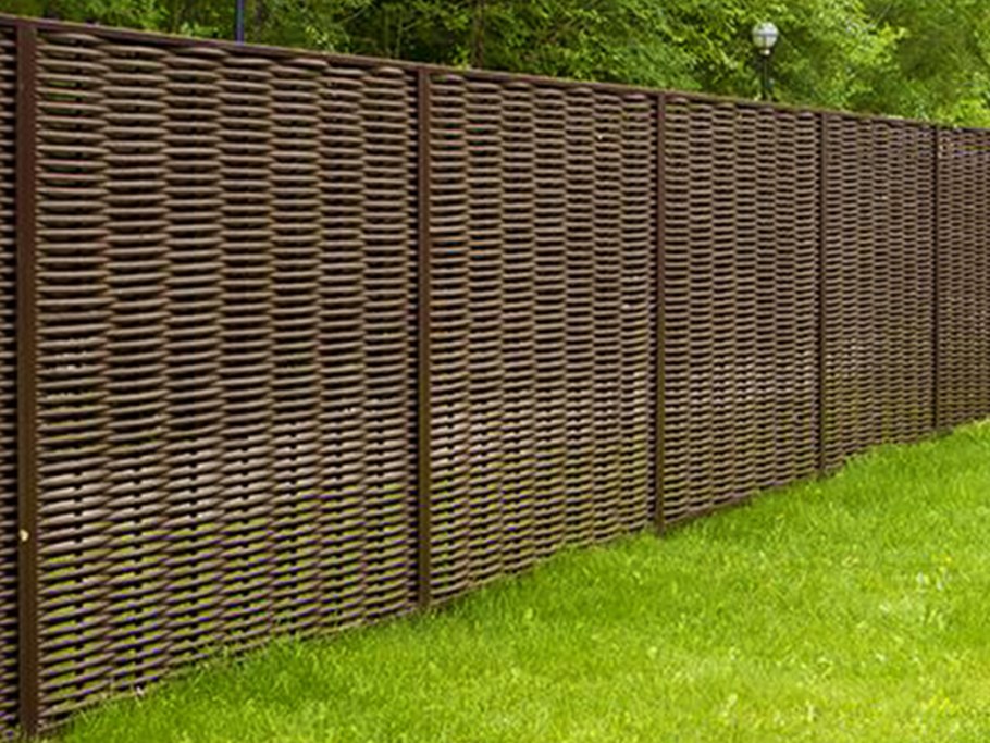 Пластиковый плетеный забор