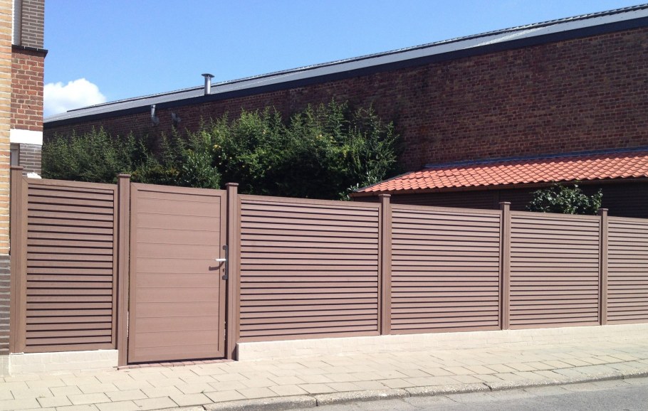 Металлические заборы глухие