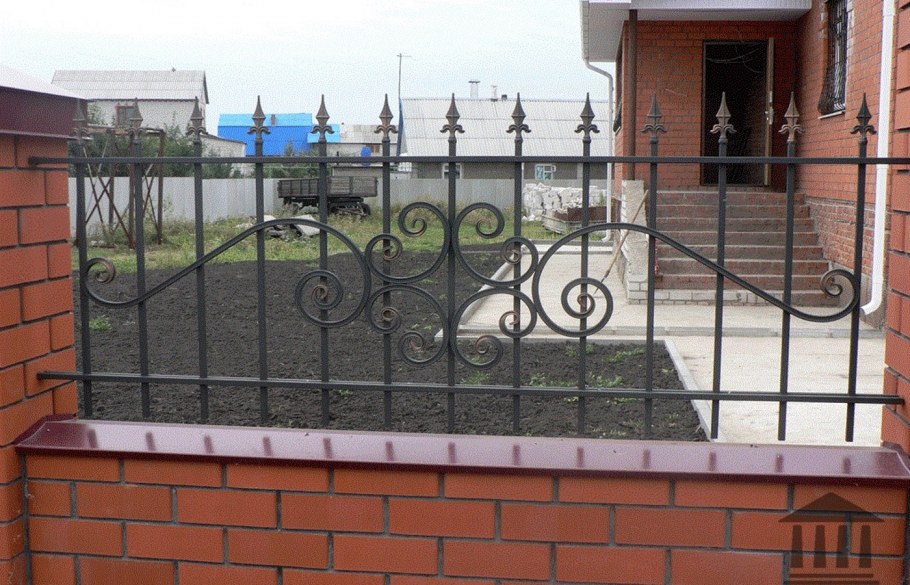 Забор из кованного металла