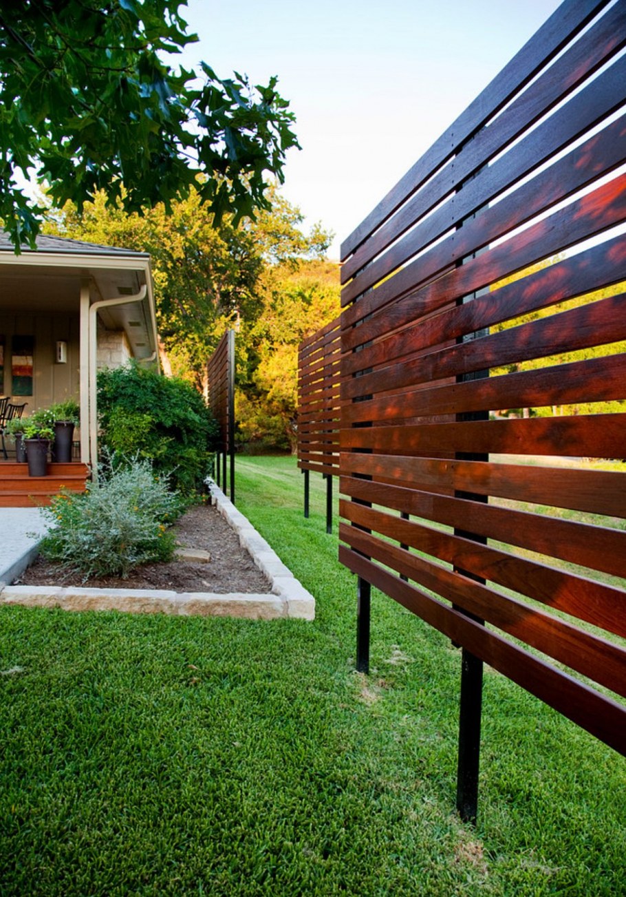 Современный забор из дерева