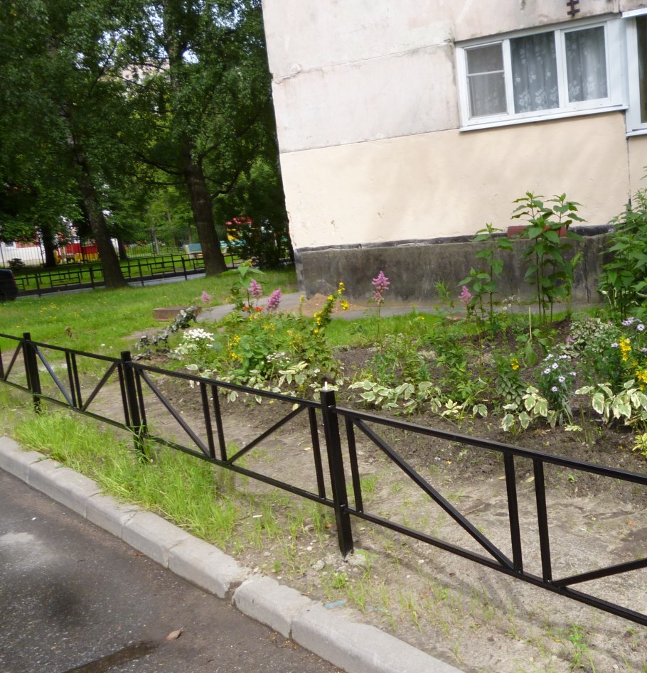 Ограждение двора