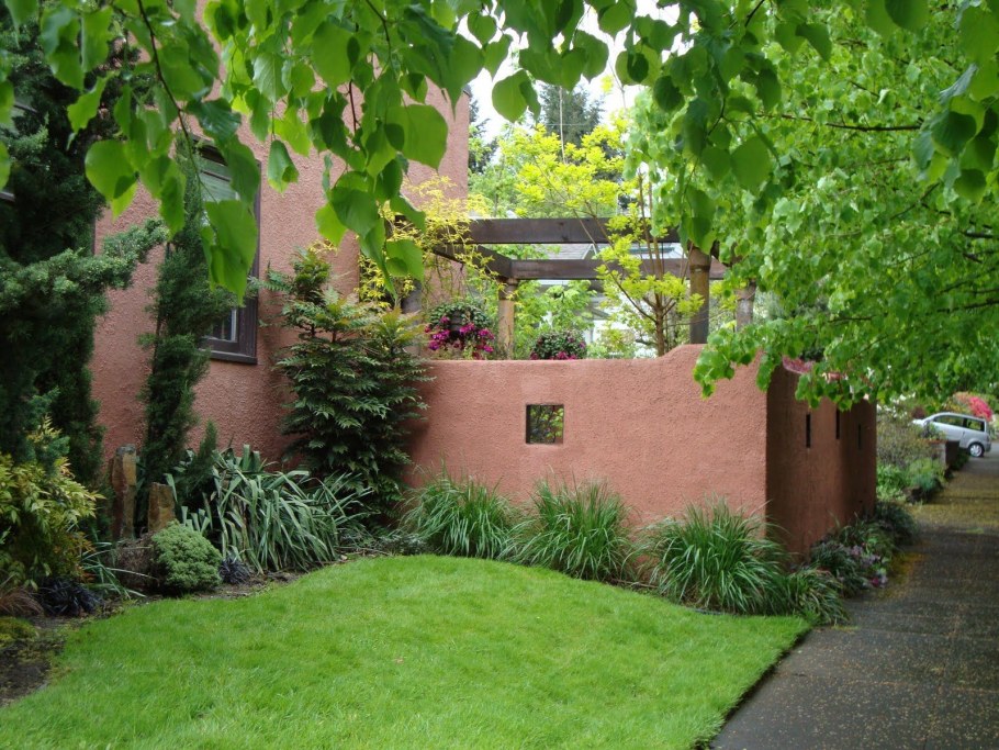 Небольшой забор во дворах