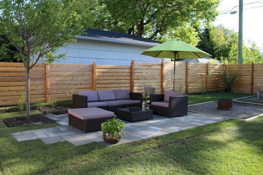 Забор на заднем дворе