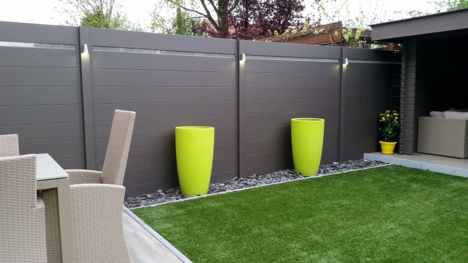 Забор на заднем дворе