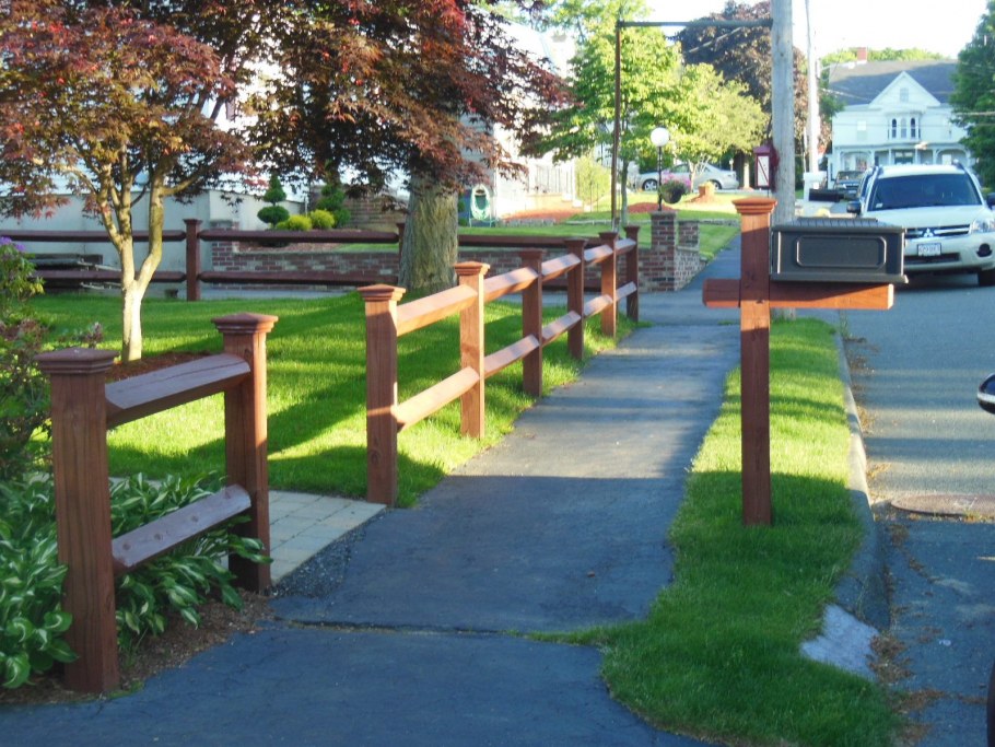 В парках заборчик