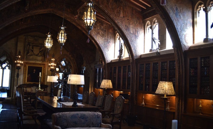 Ресторан в готическом стиле