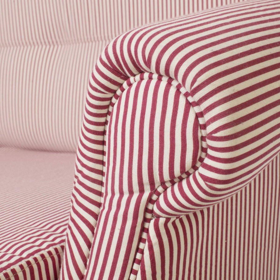 Полосатый диван