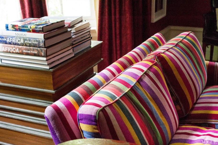 Диван в полоску