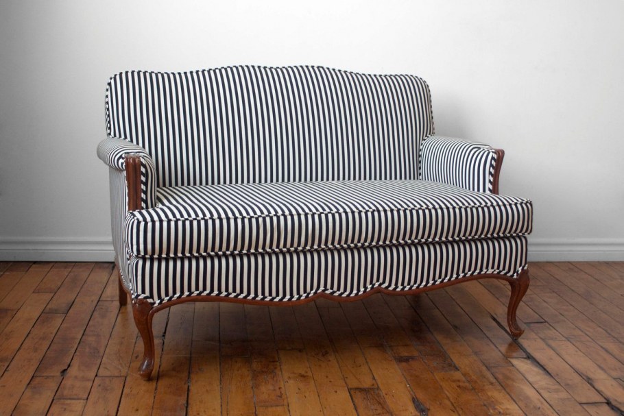 Диванные подушки полосатые