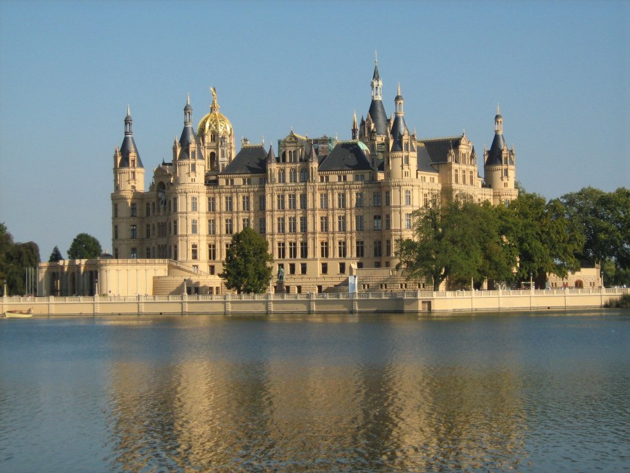 Шверинский замок (1845–1857 гг., арх. Георг Деммлер)