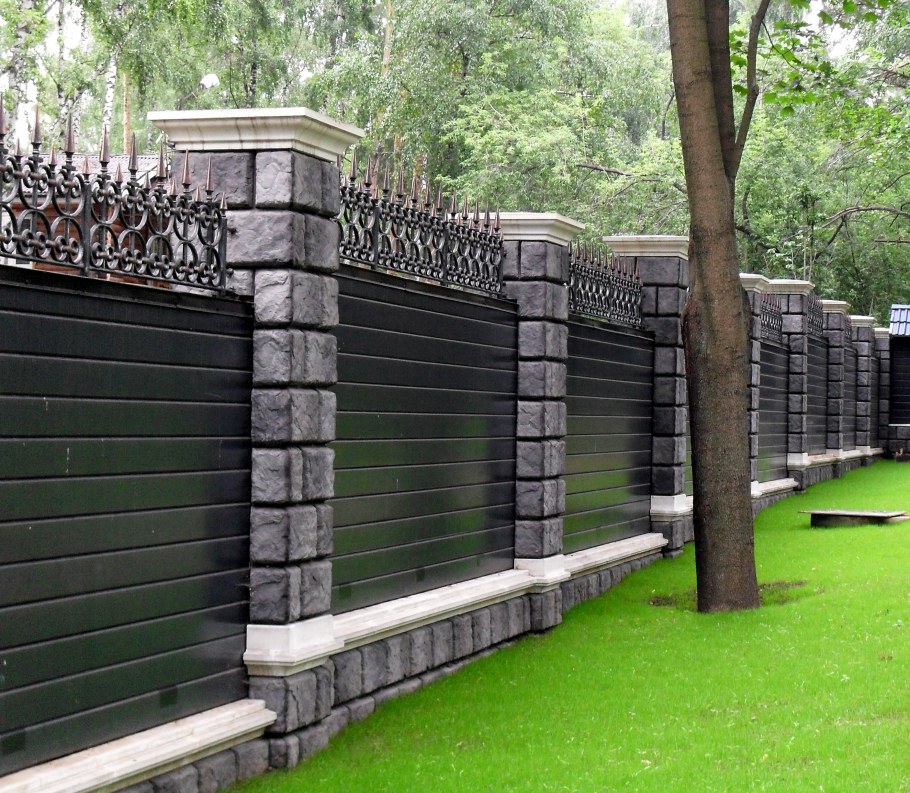 Забор с колоннами