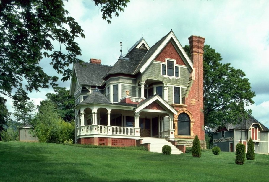 Особняки из камня и дерева в Канаде