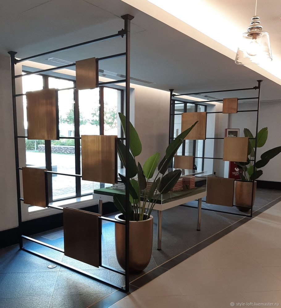 Железная зонирующая перегородка лофт