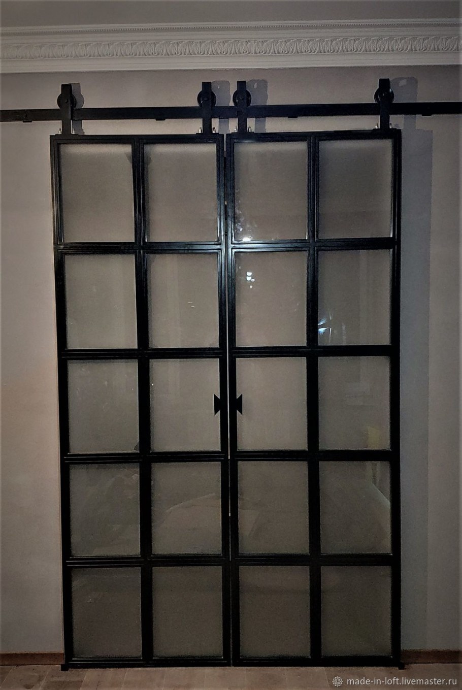 Раздвижная перегородка из металла