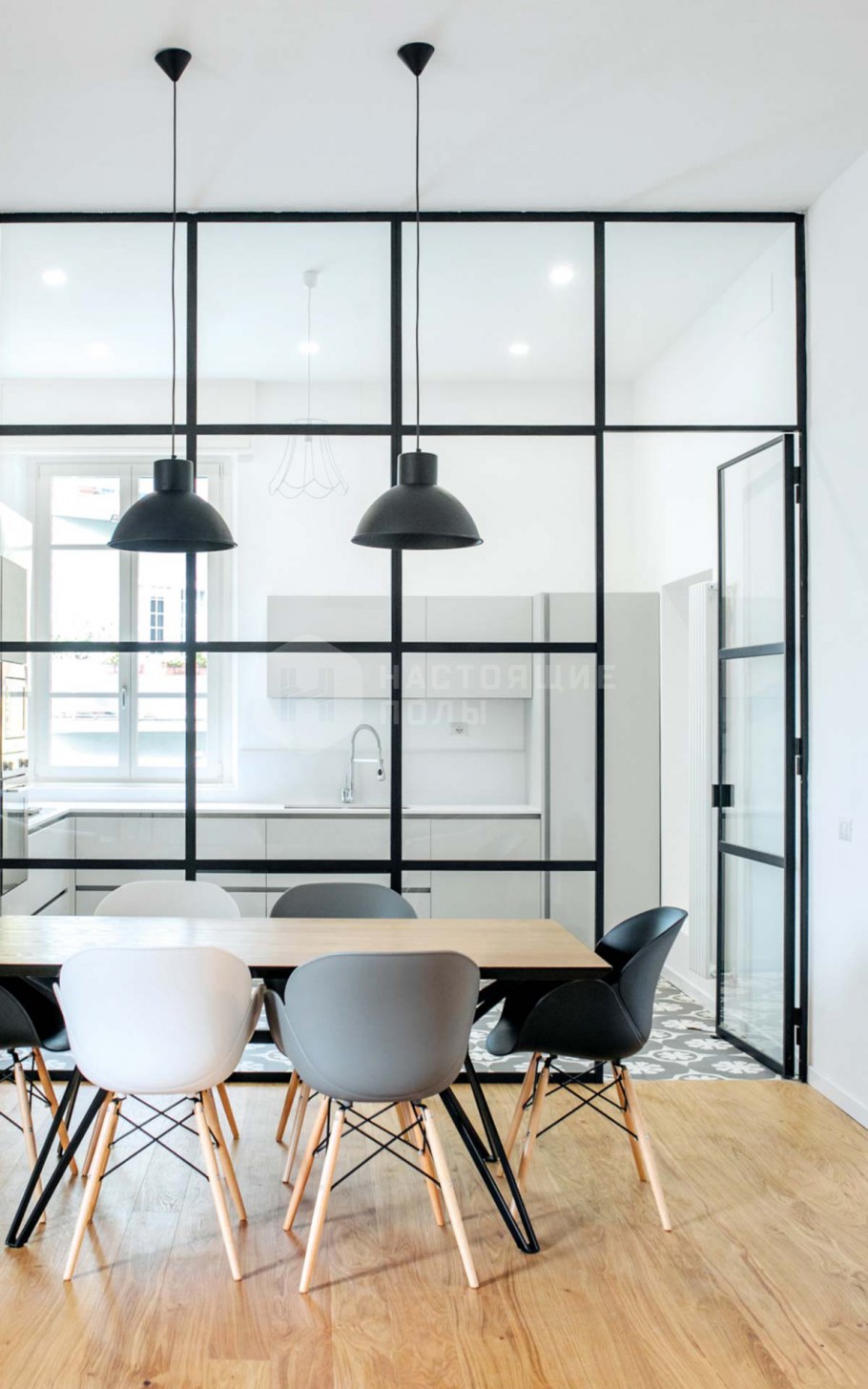 Цельностеклянные перегородки лофт