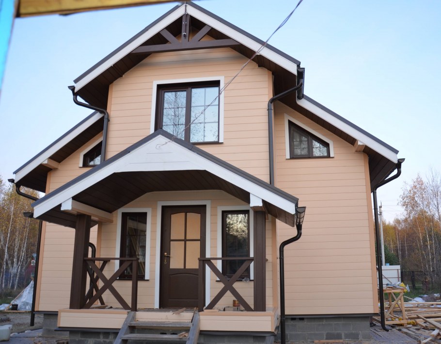 Окраска деревянного дома