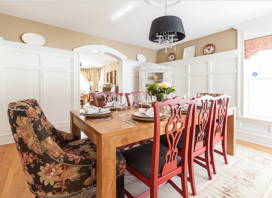 Кресло на кухне в интерьере