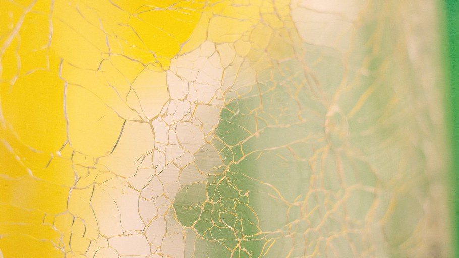 Пустая стена в гостиной