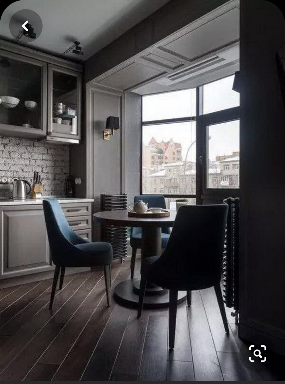 Кухня гостиная с большими окнами