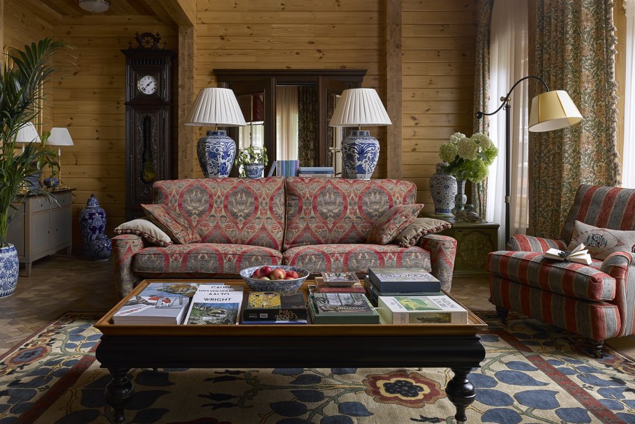 Деревянная гостиная на даче