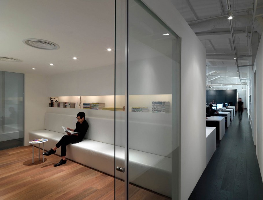 Интерьер с стекло офис