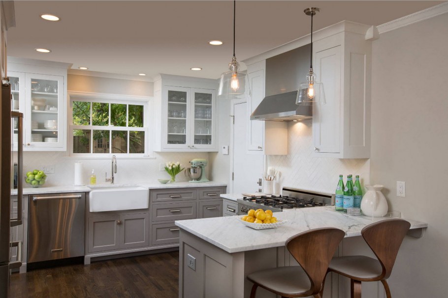 Светло серая кухня в интерьере
