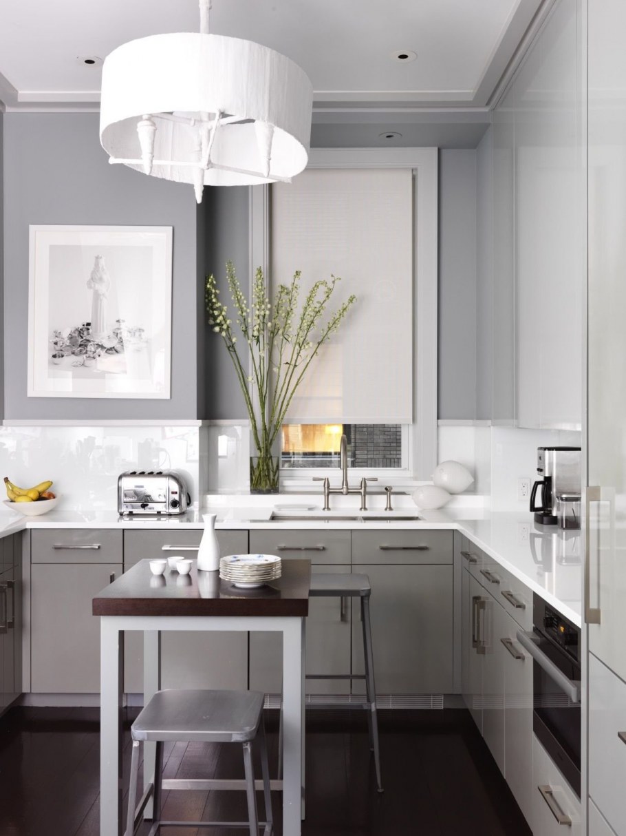 Маленькая кухня в сером цвете
