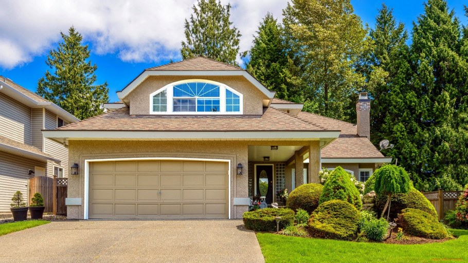 Домик с гаражом