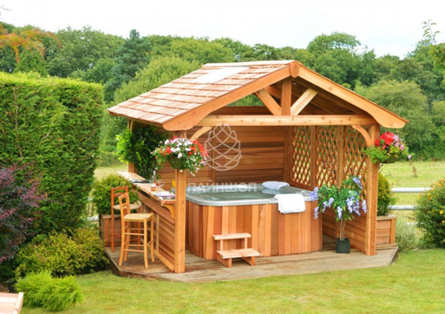 Небольшие деревянные беседки